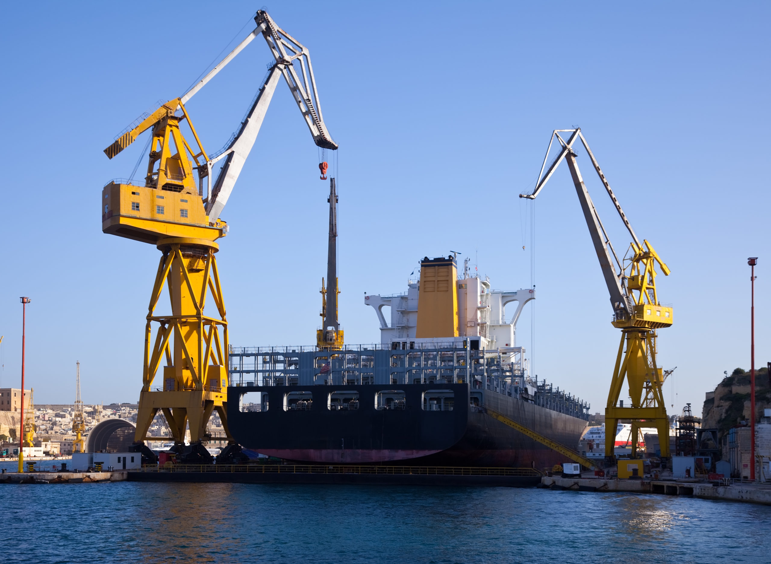 Как упростить процесс доставки грузов морем из Санкт-Петербурга? 